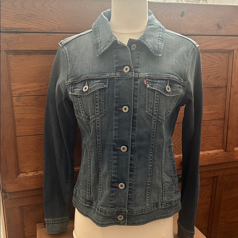 🆕LEVI’S⭐️NWOT⭐️Original TRUCKER Style Blue Denim JEAN JACKET❤️Women’s Medium
